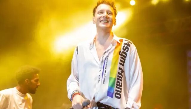 Şarkıcı Edis yurt dışı dönüşü gözaltına alındı