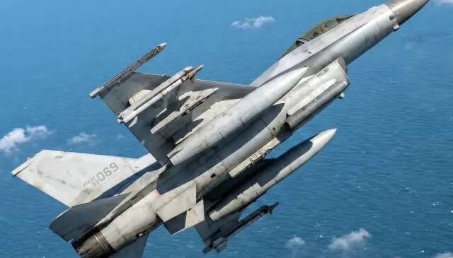 Savaş uçakları için kara gün! Dört bir yandan acı haberler geldi