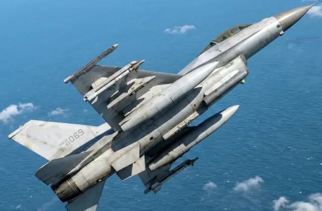 Savaş uçakları için kara gün! Dört bir yandan acı haberler geldi