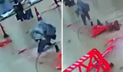 Sel sularının altında kalan çukura düştü! O anlar kameralarda