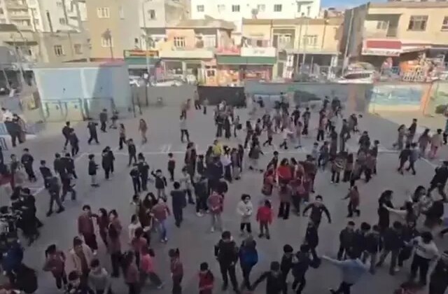 Siirt’te öğrenciler “Kabe’de Hacılar” ilahisine hep birlikte eşlik etti