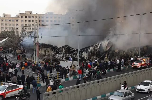 Tahran’daki bir çarşıda yangın çıktı: 200 dükkan küle döndü