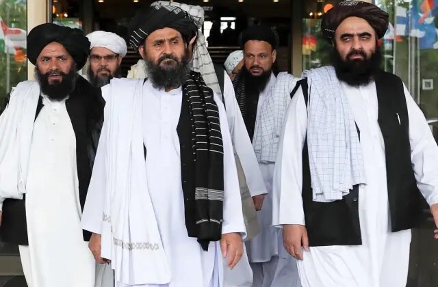 Taliban: Pakistan sınırındaki 15 askeri bölgeyi ele geçirdik