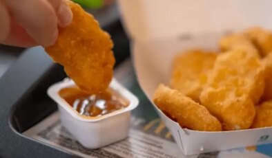 Tek kullanımlık sos paketleri tarihe karışıyor! Fast-food restoranlarını sarsacak karar