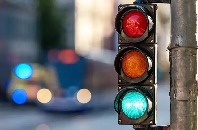 Trafikte 100 yıllık sistem değişiyor! Sarı, kırmızı ve yeşilin yanına yeni renk geliyor