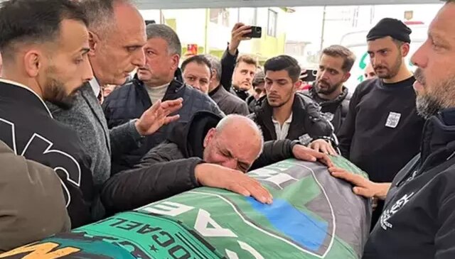 Tribünden düşerek ölen Harda Kaçmaz toprağa verildi! Babasının feryatları yürekleri dağladı