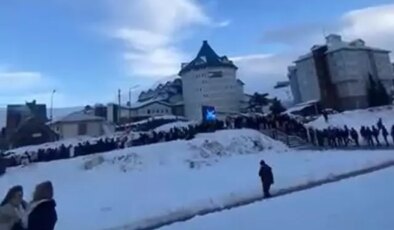 Uludağ’da bahar keyfi kabusla bitti, iniş yolunda 1 kilometrelik kuyruk oluştu