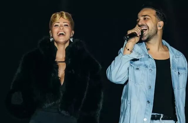 Ünlü şarkıcı Derya Uluğ, 40. yaşını aşk dolu kutladı