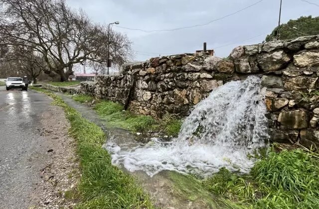 Uzun yıllardır böylesi yaşanmıyor! Sular taşların arasından fışkırdı