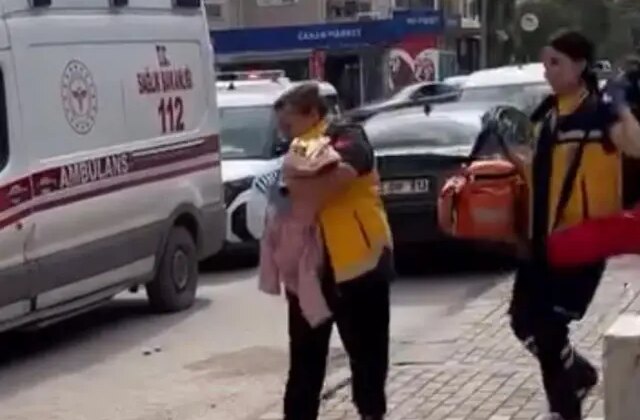 Vicdansız anne! Cami avlusuna bırakıp kaçtığı bebeği yaşam savaşı veriyor