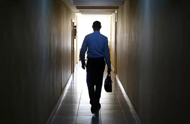 Yapay zeka depremi! Dev şirket çalışanlarının yarısını işten çıkarıyor