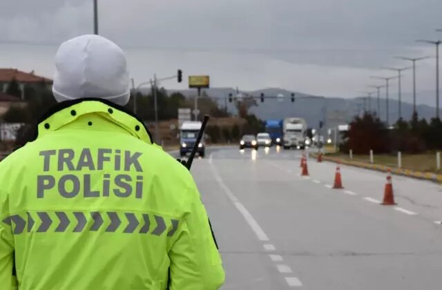 Yeni araç alacaklar dikkat! Bunu yapmayan yandı: Cezası 75 bin TL