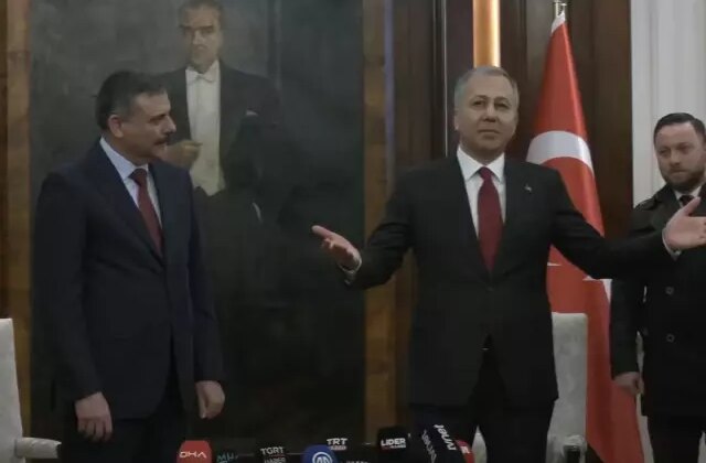 Yerlikaya’dan soru sormak isteyen gazetecilere dikkat çeken yanıt