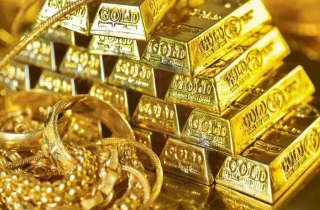 Yıllardır biriktirdiği 20 külçe altını yanlışlıkla çöpe attı