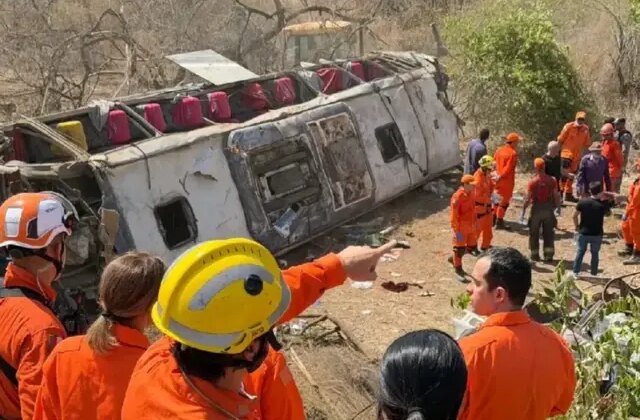 Yolcu otobüsü devrildi! 16 kişi öldü, 44 kişi yaralandı