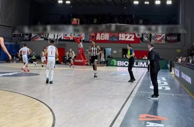 Yunanistan’da skandal pankart! Hem Türk polisine hem de Beşiktaş’a hadsiz saldırı