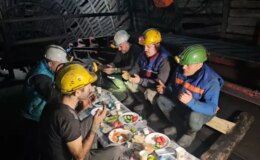 Zonguldak’ta madenciler, yerin metrelerce altında ilk sahurunu yaptı