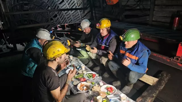 Zonguldak’ta madenciler, yerin metrelerce altında ilk sahurunu yaptı