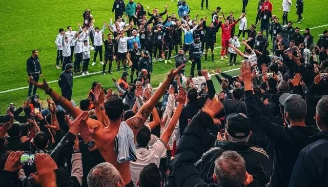 112 yıllık tarihi kulüpte maaşını alamayan işçiler kazan kaldırdı