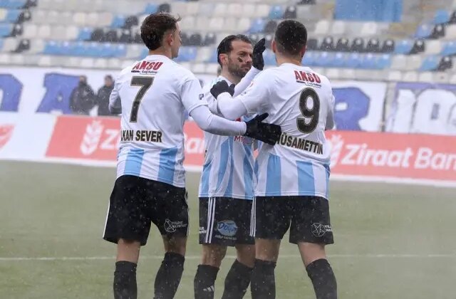 6 gollü düelloda kazanan Erzurumspor