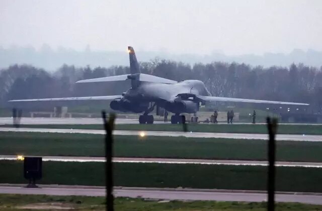 Savaş büyüyor! Avrupa ülkesi kapıları açtı, ölüm makinesi üsse indi