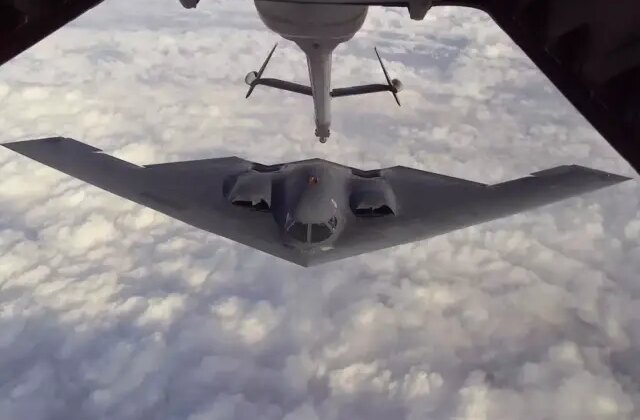 ABD ‘görünmez’ kozunu sahaya sürdü! B-2 hayalet bombardıman uçakları İran’ın balistik füze stoğunu vurdu