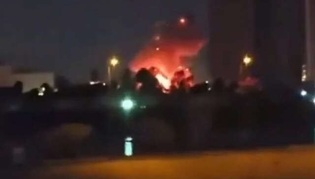 İran, ABD’nin Bağdat Büyükelçiliği’ni vurdu! Tüm yerleşke alev alev