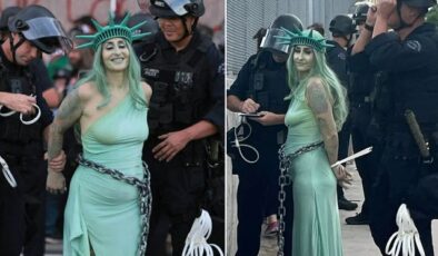ABD polisi, Özgürlük Heykeli kılığına giren protestocuyu gözaltına aldı