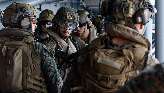 ABD’nin 3 bin 500 deniz piyadesi Orta Doğu’ya ulaştı