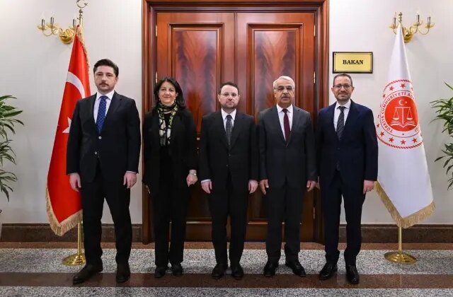 Adalet Bakanı Gürlek, DEM Parti Heyetiyle ‘Terörsüz Türkiye’ sürecini görüştü