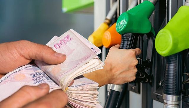 Akaryakıta indirim! Motorinin litresi kritik eşiğin altına indi