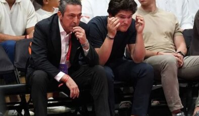 Ali Koç ve oğlu Türkiye-Romanya maçını beraber izledi! Mert Hakan detayı bomba