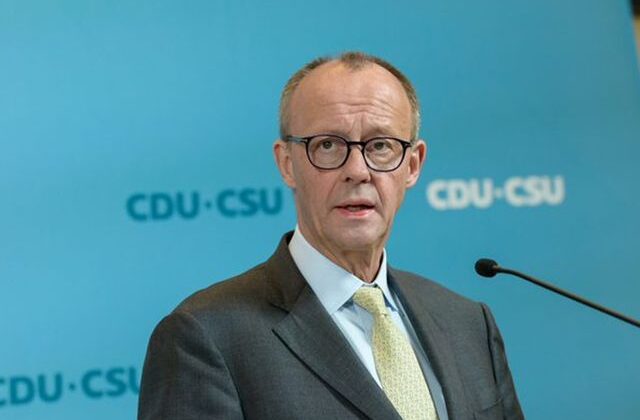 Almanya Başbakanı Merz, Filistin pankartı açanları azarladı