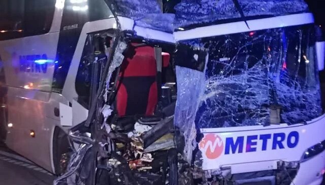 Amasya’da otobüs ile tır çarpıştı: Çok sayıda yaralı var