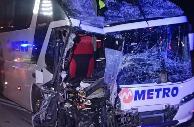 Amasya’da otobüs ile tır çarpıştı: Çok sayıda yaralı var