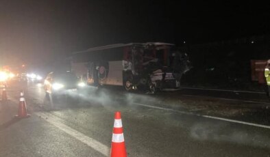 Ankara’da yolcu otobüsü, TIR’a çarptı: 1 ölü, 15 yaralı