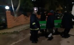 Annesiyle yaşadığı evde boğazından bıçaklanmış halde bulunan kadın öldü