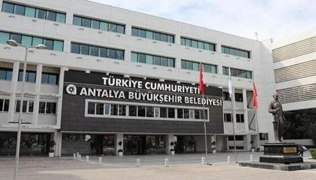 Antalya Büyükşehir Belediyesi davasında görevden uzaklaştırılan emniyet müdürüne tahliye