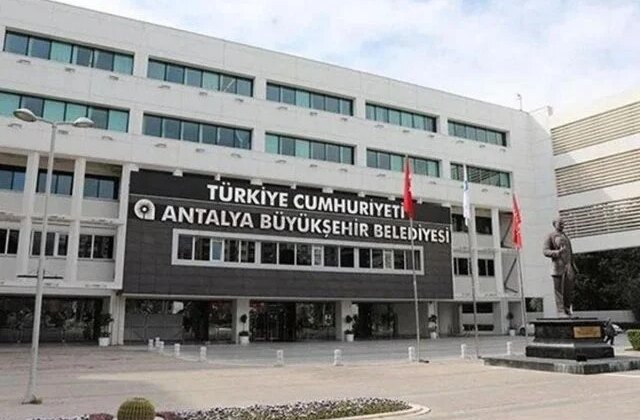 Antalya Büyükşehir Belediyesi davasında görevden uzaklaştırılan emniyet müdürüne tahliye
