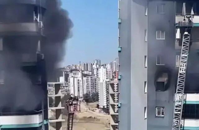 Apartmanda çıkan yangında mahsur kalan baba ve bebeğini inşaat işçisi kurtardı