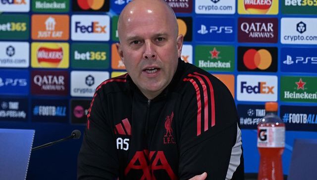 Arne Slot’a kovulmamak için son bir şans verdiler