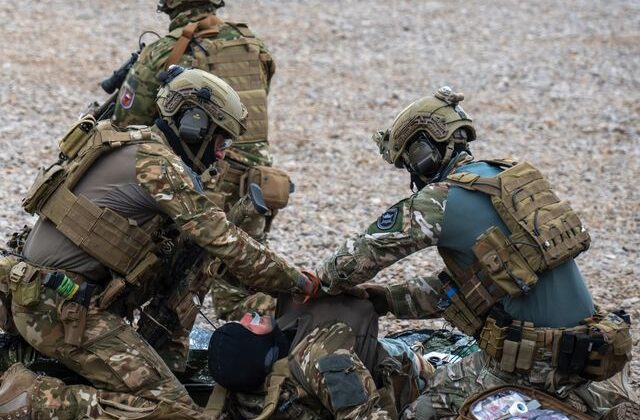 Avrupa ülkesinde acil durum! Akaryakıta kota geldi, asker sahaya indi