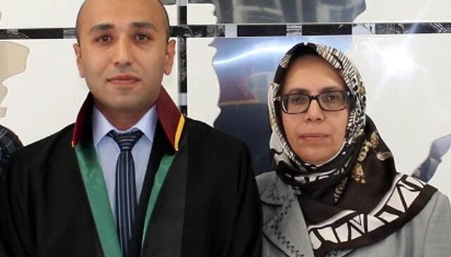 Tek bir pişmanlık belirtisi göstermedi! Annesini döve döve öldüren avukatın cezası belli oldu