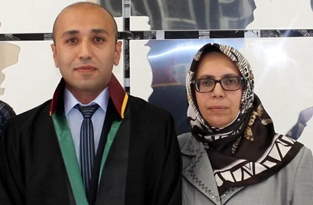 Tek bir pişmanlık belirtisi göstermedi! Annesini döve döve öldüren avukatın cezası belli oldu