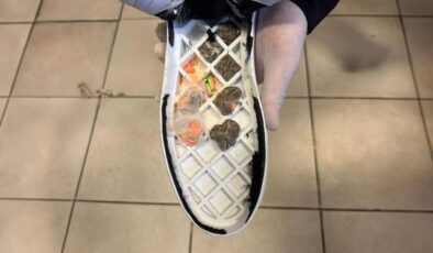 Ayakkabı tabanına zulalanmış uyuşturucu ele geçirildi