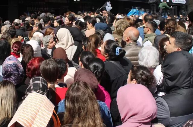 Aydın’da indirim izdihamı: Ezilen ve bayılanlar hastaneye kaldırıldı