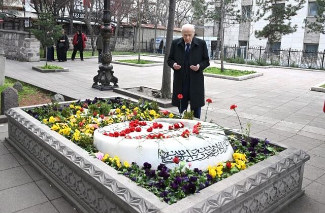 Bahçeli, Muhsin Yazıcıoğlu’nun kabrini ziyaret etti