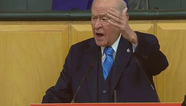 Bahçeli’nin Kürtlerle ilgili sözleri parti grubunda ayakta alkışlandı