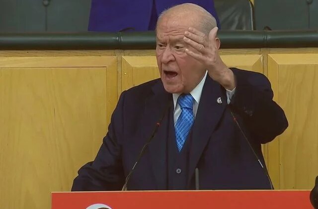 Bahçeli’nin Kürtlerle ilgili sözleri parti grubunda ayakta alkışlandı