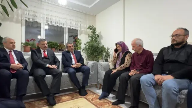 Bakan Tekin ve Bakan Çiftçi, cinayete kurban giden Fatma Nur öğretmenin ailesine taziyede bulundu